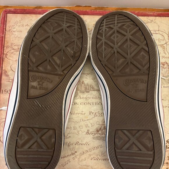 White Converse Chuck Taylor All Star Low Top Sneakers - Men's 6 / Women's 8 - Picture 4 of 4